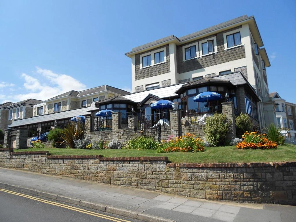 The Wight Bay Hotel facade in Sandown